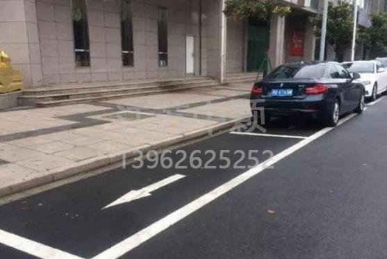 車停在車位也被貼處罰單子?交通警察:這三種停車方式也算違規!