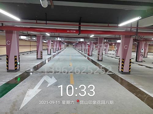 地下停車場理應安裝哪些道路劃線標識牌呢?